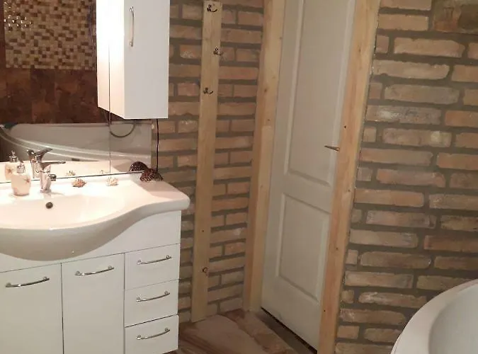 Adel Apartament *
